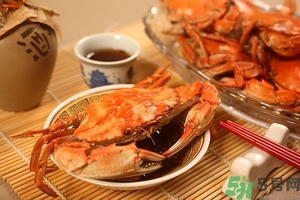 吃螃蟹可以喝紅酒嗎？吃螃蟹可以喝酒嗎？