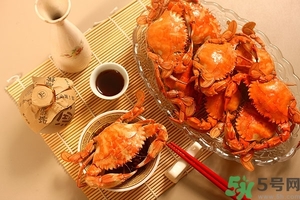 吃螃蟹可以喝紅酒嗎？吃螃蟹可以喝酒嗎？