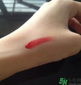 菲詩(shī)小鋪水墨絢染水潤(rùn)唇彩怎么樣？菲詩(shī)小鋪唇彩好用嗎？