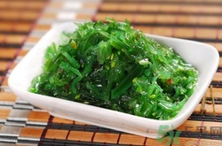 下巴長痘是上火嗎？下巴長痘吃什么好？