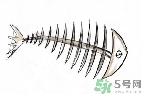 魚刺卡在喉嚨里怎么辦？取魚刺的小技巧有哪些？