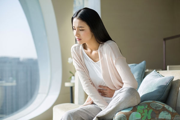 潰瘍性結腸炎肚子疼怎么辦？潰瘍性結腸炎是怎么引起的？