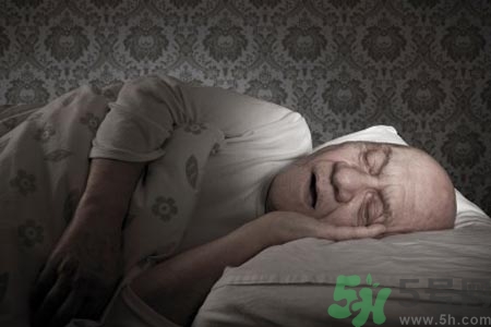 睡覺磨牙是怎么回事？睡覺磨牙的原因是什么？