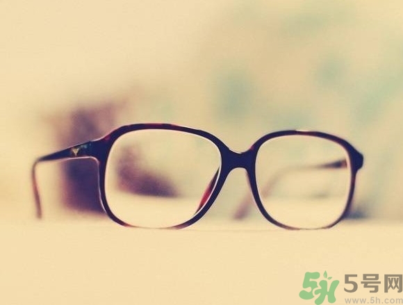 散光多少度算嚴(yán)重？散光相當(dāng)于近視多少度？