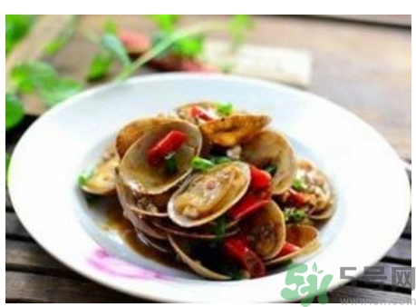 活蛤蜊可以帶上飛機嗎？活蛤蜊可以托運嗎？