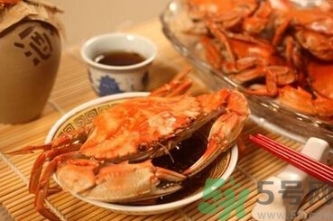 吃螃蟹可以喝啤酒嗎?吃螃蟹喝啤酒有什么反應