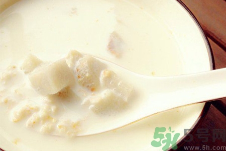 吃芋頭可以喝牛奶嗎？吃芋頭喝牛?奶有什么好處？