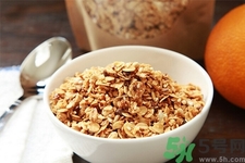 吃燕麥片有什么好處？燕麥片吃了對人的好處有哪些？