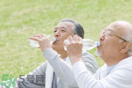 喝水能預防心血管疾病嗎？什么時候喝水對身體最好？