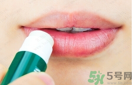 嘴唇發白是什么原因？嘴唇發白怎么調理女人