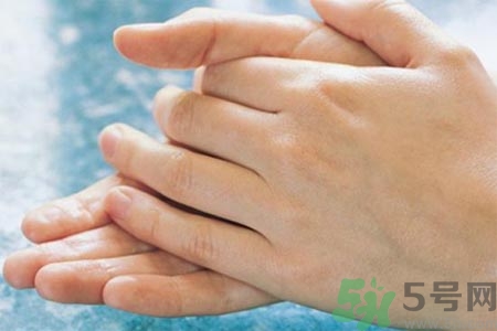 手部如何護理？秋季怎樣預防皮膚干燥？