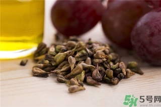 葡萄籽怎么吃效果最好？無籽葡萄對(duì)身體有害嗎？