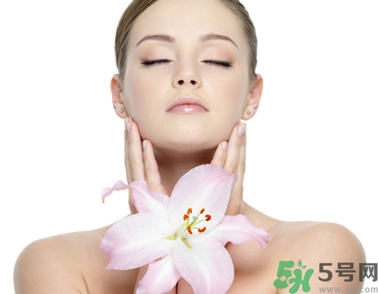 夏天曬黑了多久恢復(fù)？夏天曬黑了怎么白回來(lái)？