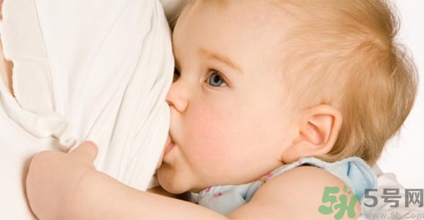 母乳喂養多久喂一次？母乳喂養注意事項