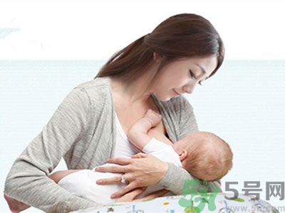 母乳喂養多久喂一次？母乳喂養注意事項