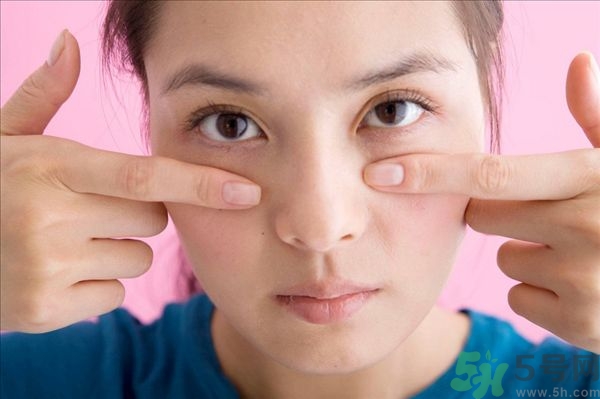 天生腫眼泡怎么消除？天生腫眼泡怎么辦？