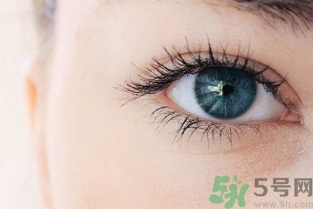 眼睛干澀是什么原因？眼睛干澀用什么眼藥水？