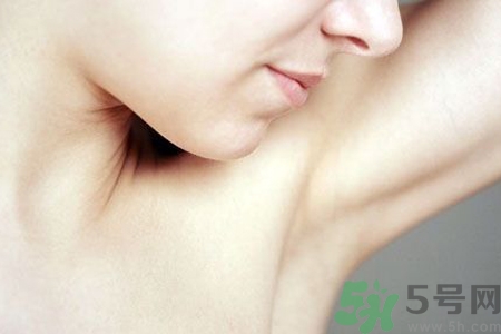 女性腋下刺痛怎么回事？腋下刺痛怎么辦？