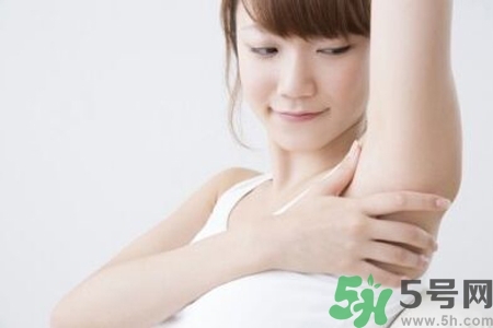 腋毛為什么會變色？腋毛上有白色附著物怎么回事？