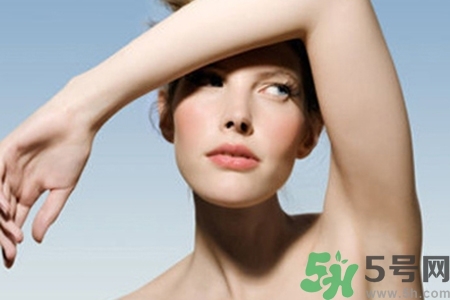 腋毛為什么會變色？腋毛上有白色附著物怎么回事？