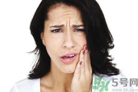 懷孕口腔潰瘍?cè)趺椿厥拢繎言锌谇粷冊(cè)趺崔k？
