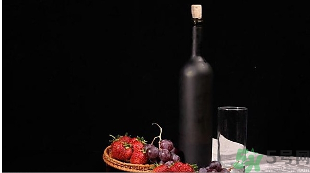 葡萄酒可以用塑料瓶裝嗎？自釀葡萄酒用什么裝比較好？