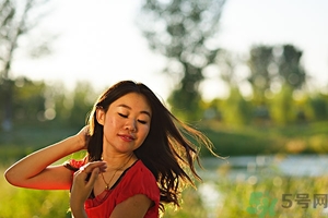 掉頭發(fā)用什么洗發(fā)水最好？掉頭發(fā)用什么洗發(fā)水好？