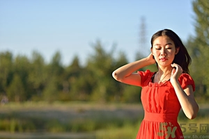 頭發(fā)枯黃稀少怎么辦？頭發(fā)又黃又少怎么辦？