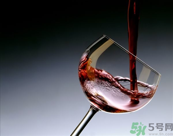 紅酒是葡萄酒嗎？葡萄酒和紅酒有什么區別
