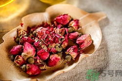 干的玫瑰花保質期多久?干的玫瑰花泡水的功效