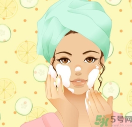 敷完面膜要用洗面奶洗臉嗎？敷完面膜可以用清水洗臉嗎？