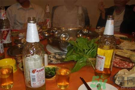 吃火鍋喝啤酒會胖嗎？吃火鍋喝啤酒胖了怎么辦？