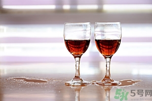 紅酒有沉淀物還能喝嗎,紅酒的沉淀物有影響嗎？