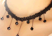 choker項(xiàng)鏈怎么搭配衣服？choker蕾絲項(xiàng)鏈搭配