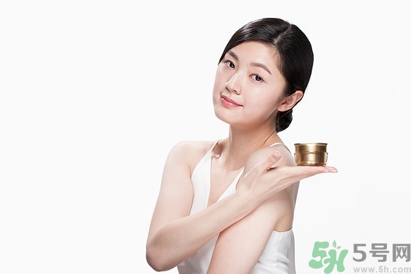 保濕霜什么時候用？保濕霜怎么用？