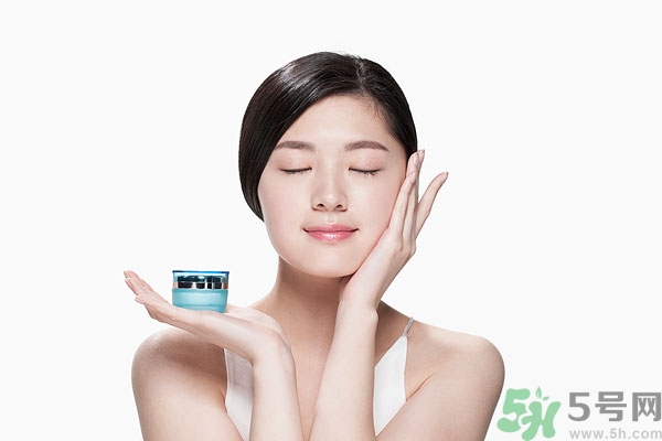 保濕霜什么時候用？保濕霜怎么用？