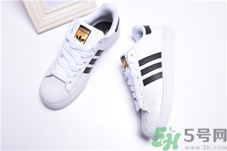 阿迪達斯貝殼頭有幾種?貝殼頭金標和白標區別