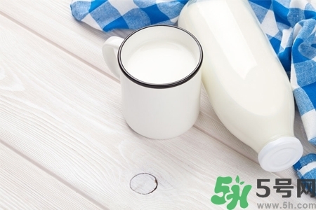 核桃奶和純牛奶哪個營養價值比較高？核桃奶和純牛奶的區別