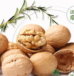 核桃仁皮發(fā)黑能吃嗎？核桃仁皮發(fā)黑怎么回事？
