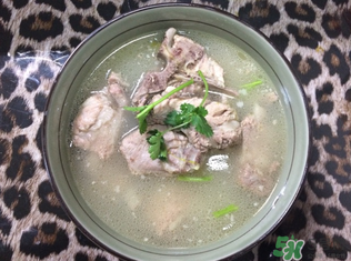 煮排骨用涼水還是熱水？燉排骨用熱水好還是涼水好？