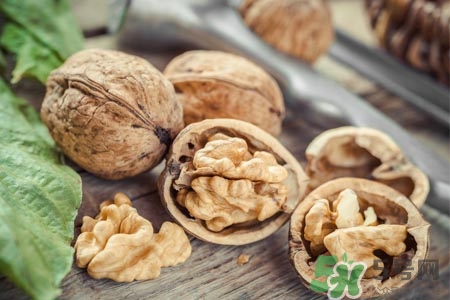 吃核桃能治療脫發(fā)嗎？脫發(fā)吃核桃有用嗎？