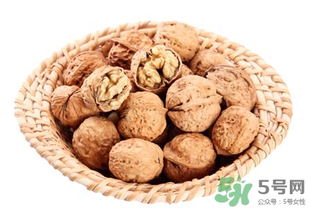 吃核桃可以喝茶嗎？吃核桃喝茶會中毒嗎？