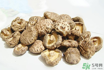 干香菇發(fā)霉了還能吃嗎？干香菇發(fā)霉怎么處理？