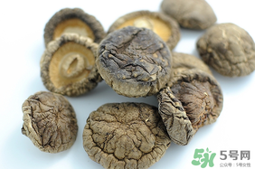 干香菇和鮮香菇的區別？干香菇和鮮香菇哪個好？