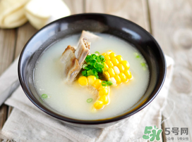 排骨湯為什么是白色的？排骨湯怎么熬成乳白色的？