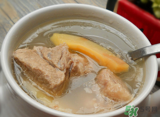 排骨湯為什么是白色的？排骨湯怎么熬成乳白色的？