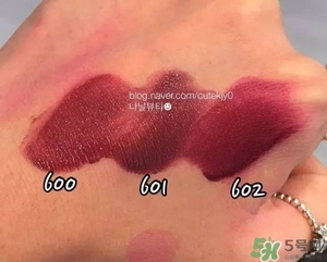 阿瑪尼小胖丁唇釉哪個色最火？阿瑪尼小胖丁唇釉保留了紅管的哪個色？