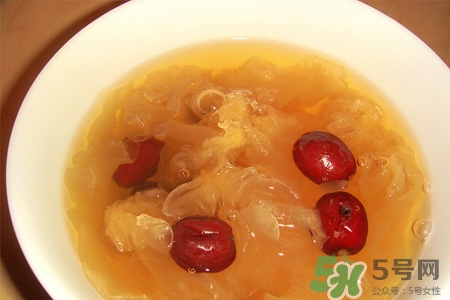 銀耳紅棗湯能隔夜吃嗎？銀耳紅棗湯一天中什么時(shí)候喝最好？
