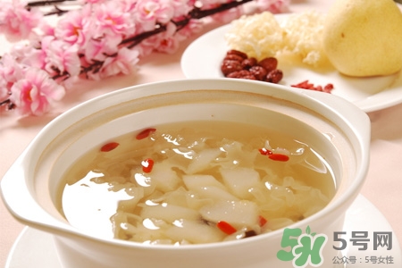 銀耳紅棗湯能隔夜吃嗎？銀耳紅棗湯一天中什么時(shí)候喝最好？