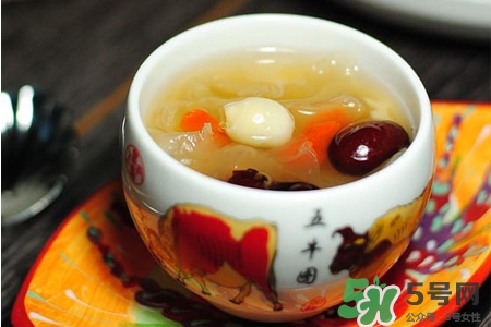 早上空腹喝銀耳紅棗湯好嗎？早上喝銀耳紅棗湯有什么好處？
